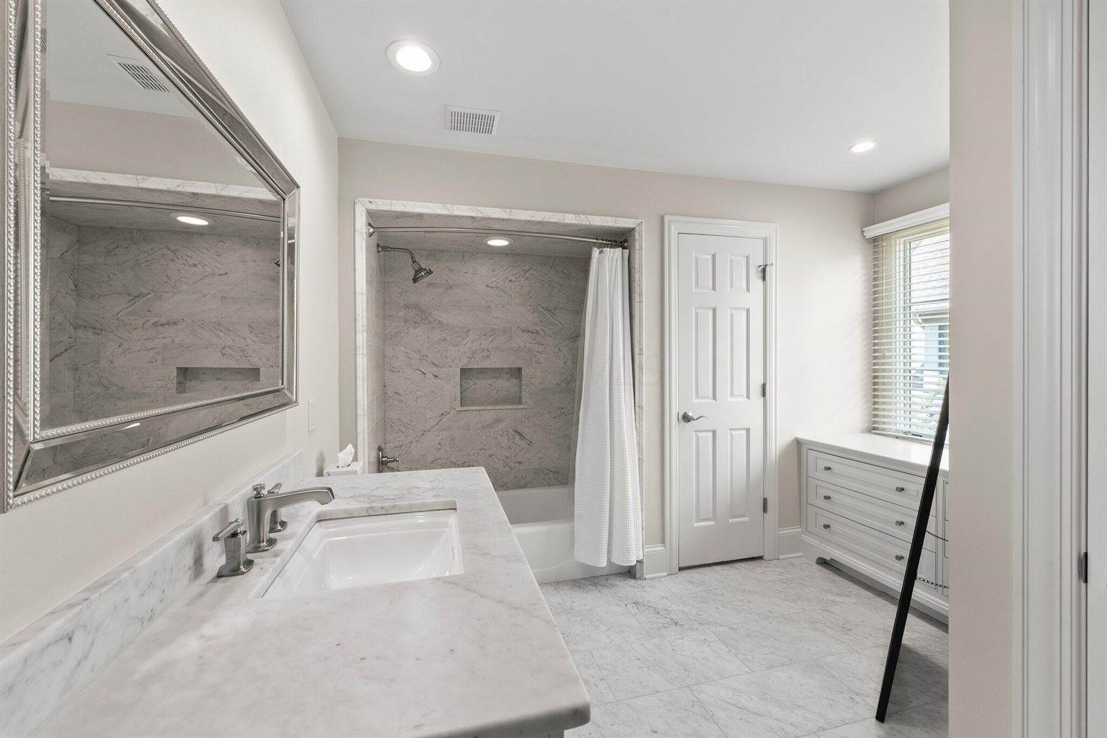 3507 River Avon Circle, Columbus, OH 43221