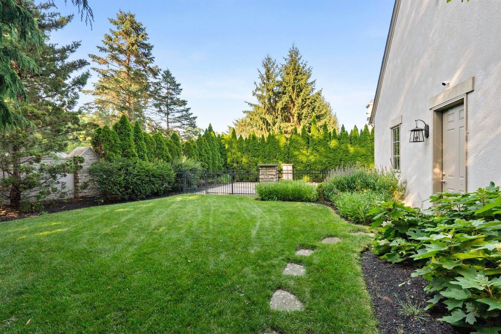 3507 River Avon Circle, Columbus, OH 43221