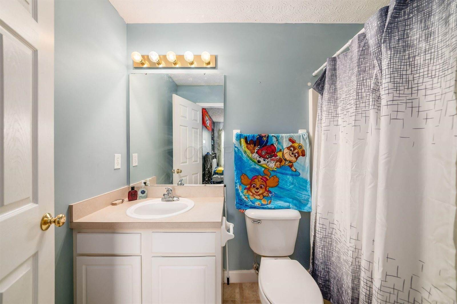 6977 Remsen Drive, Canal Winchester, OH 43110