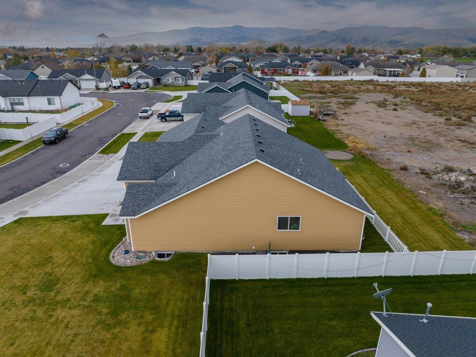 819 Lucy Lane, Chubbuck, ID 83202