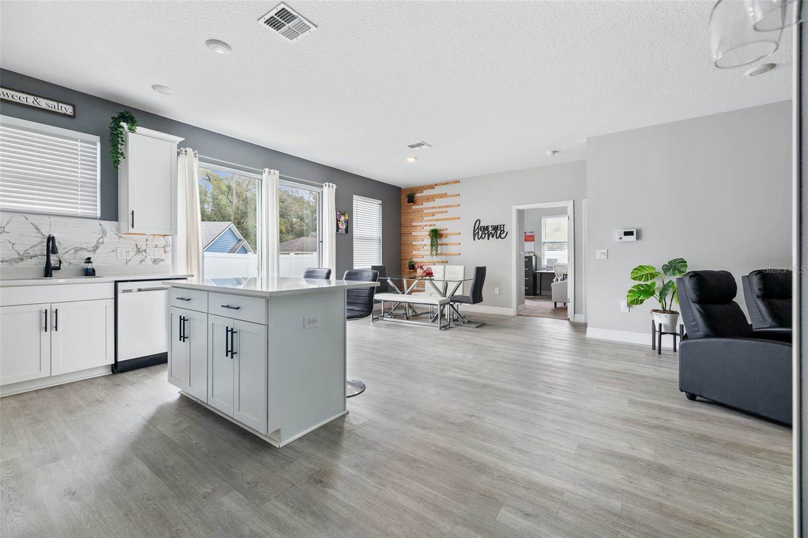 113 Plumosus Park Dr, Deland, FL 32724