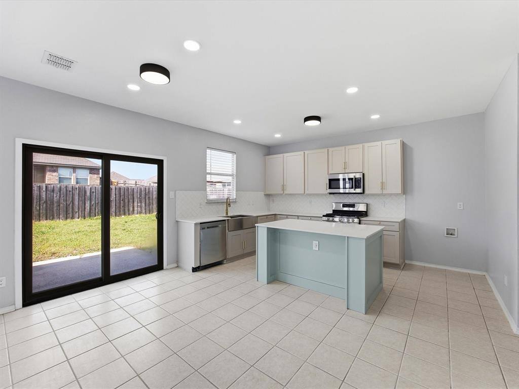 137 Heritage Drive, Crowley, TX 76036