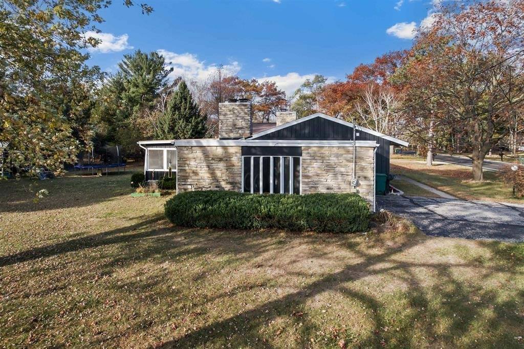 960 Shing Wa Uk Drive, Marinette, WI 54143