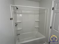 8039 SE Berryton RD, Berryton, KS 66409