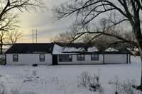 8039 SE Berryton RD, Berryton, KS 66409