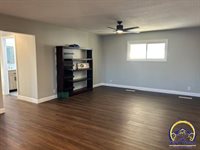 8039 SE Berryton RD, Berryton, KS 66409