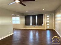 8039 SE Berryton RD, Berryton, KS 66409