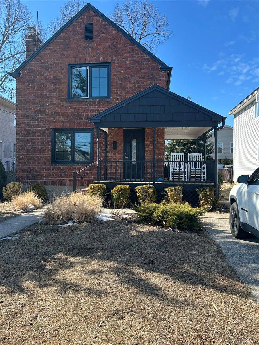 17 Cottonwood Road, North Hempstead, NY 11050