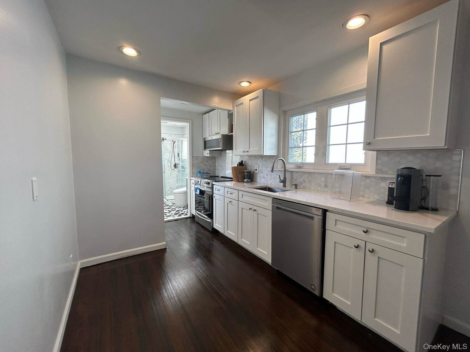 17 Cottonwood Road, North Hempstead, NY 11050