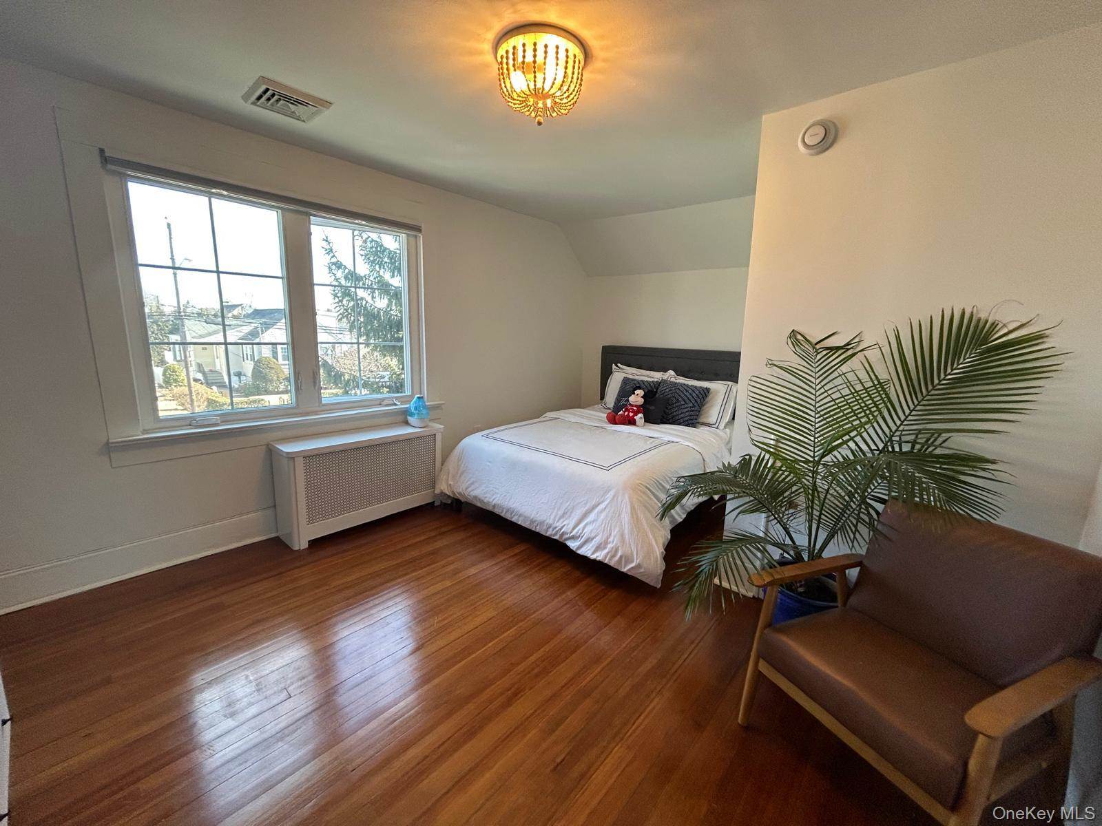 17 Cottonwood Road, North Hempstead, NY 11050