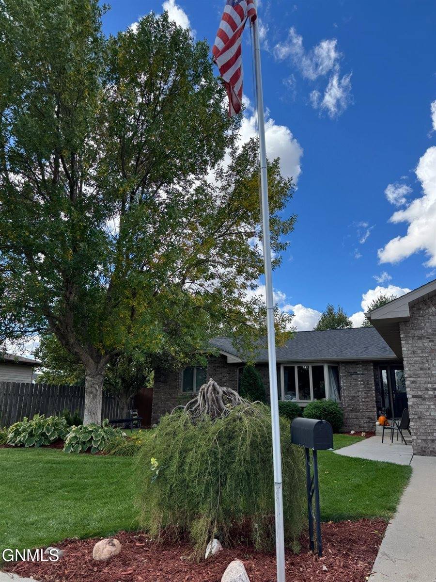 1821 16th Court West, Williston, ND 58801