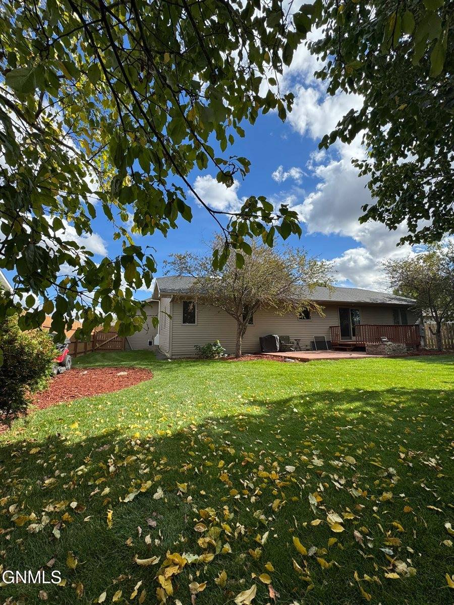 1821 16th Court West, Williston, ND 58801