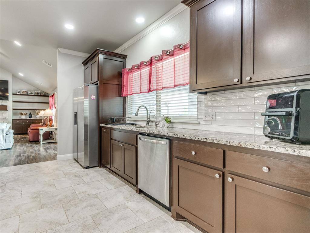 4210 Paradise Drive, Blanchard, OK 73010