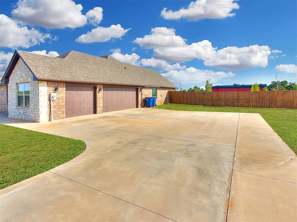 4210 Paradise Drive, Blanchard, OK 73010