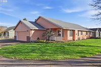 1350 SW Darci Dr, McMinnville, OR 97128