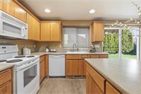 1350 SW Darci Dr, McMinnville, OR 97128