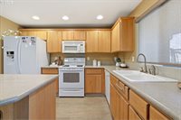 1350 SW Darci Dr, McMinnville, OR 97128