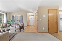 1350 SW Darci Dr, McMinnville, OR 97128