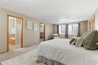 1350 SW Darci Dr, McMinnville, OR 97128