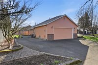 1350 SW Darci Dr, McMinnville, OR 97128