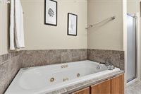 1350 SW Darci Dr, McMinnville, OR 97128