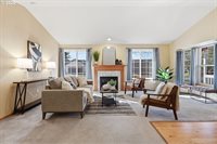 1350 SW Darci Dr, McMinnville, OR 97128