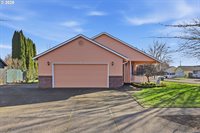 1350 SW Darci Dr, McMinnville, OR 97128