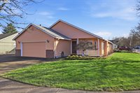 1350 SW Darci Dr, McMinnville, OR 97128