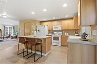 1350 SW Darci Dr, McMinnville, OR 97128