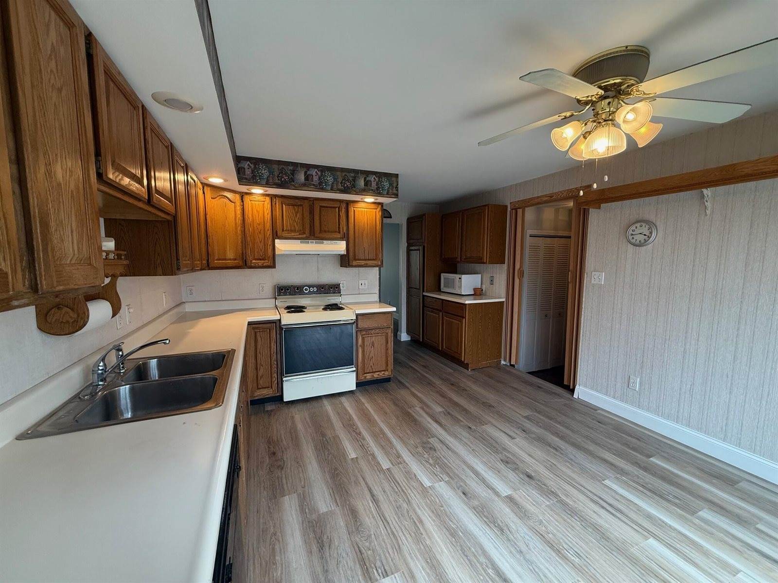 9906 East Houghton Lake Drive, Houghton Lake, MI 48629