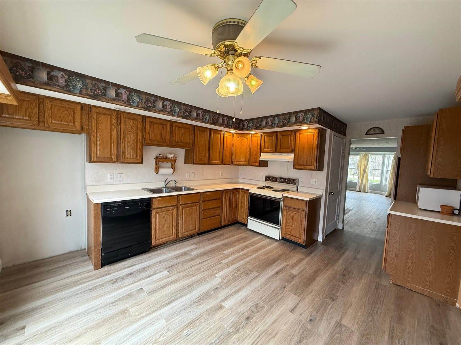 9906 East Houghton Lake Drive, Houghton Lake, MI 48629