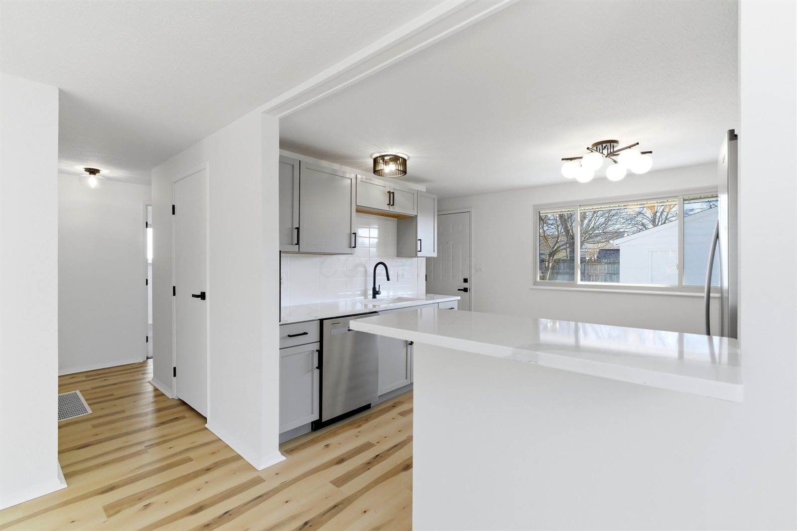 1884 Barnett Court West, Columbus, OH 43227