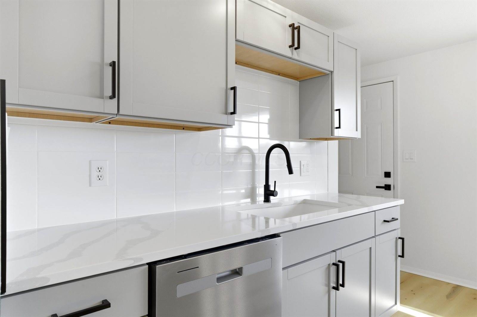 1884 Barnett Court West, Columbus, OH 43227