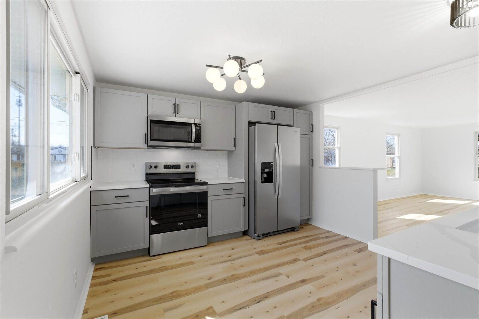 1884 Barnett Court West, Columbus, OH 43227