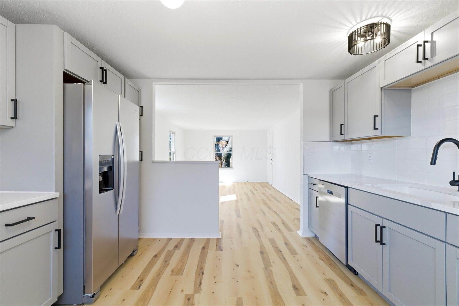 1884 Barnett Court West, Columbus, OH 43227