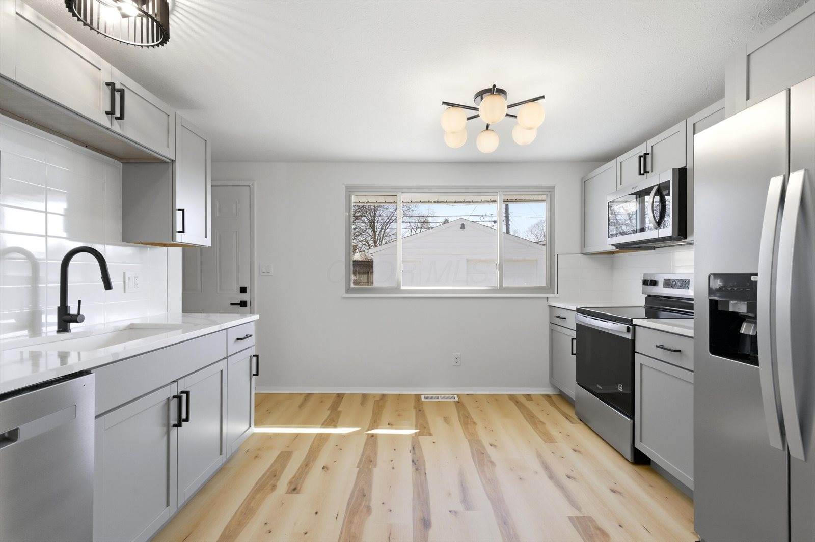 1884 Barnett Court West, Columbus, OH 43227