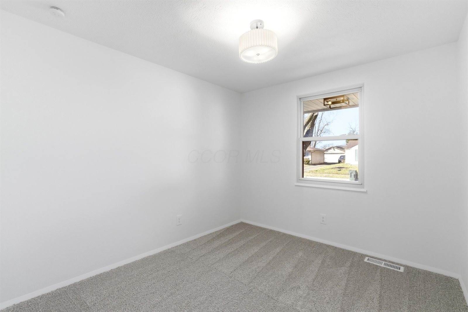 1884 Barnett Court West, Columbus, OH 43227