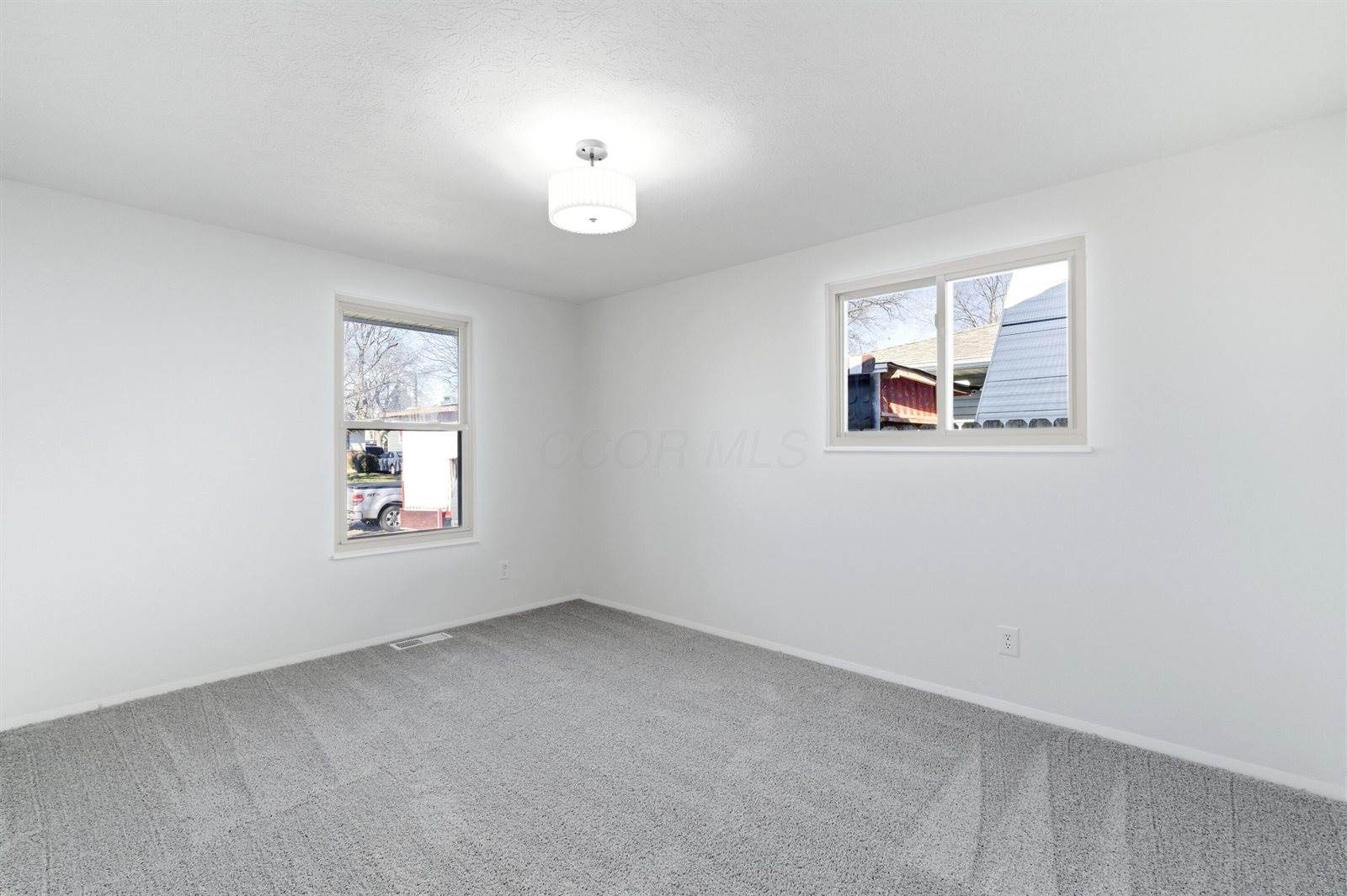 1884 Barnett Court West, Columbus, OH 43227