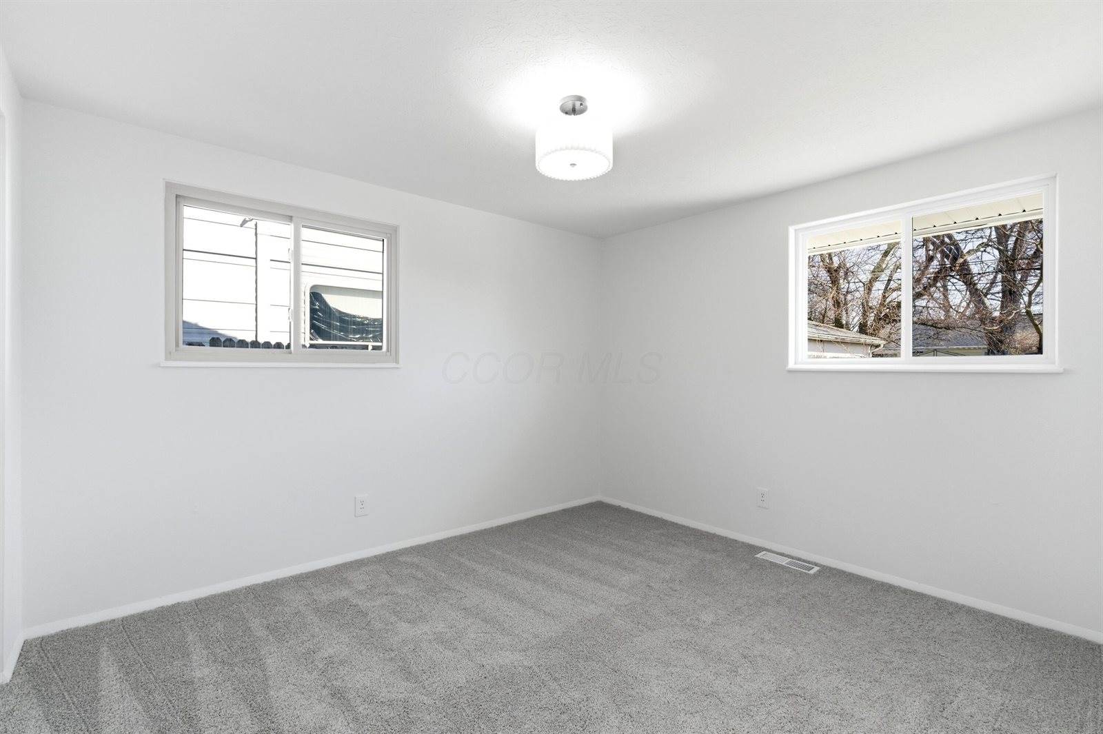 1884 Barnett Court West, Columbus, OH 43227