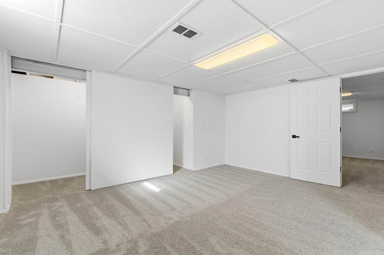 1884 Barnett Court West, Columbus, OH 43227