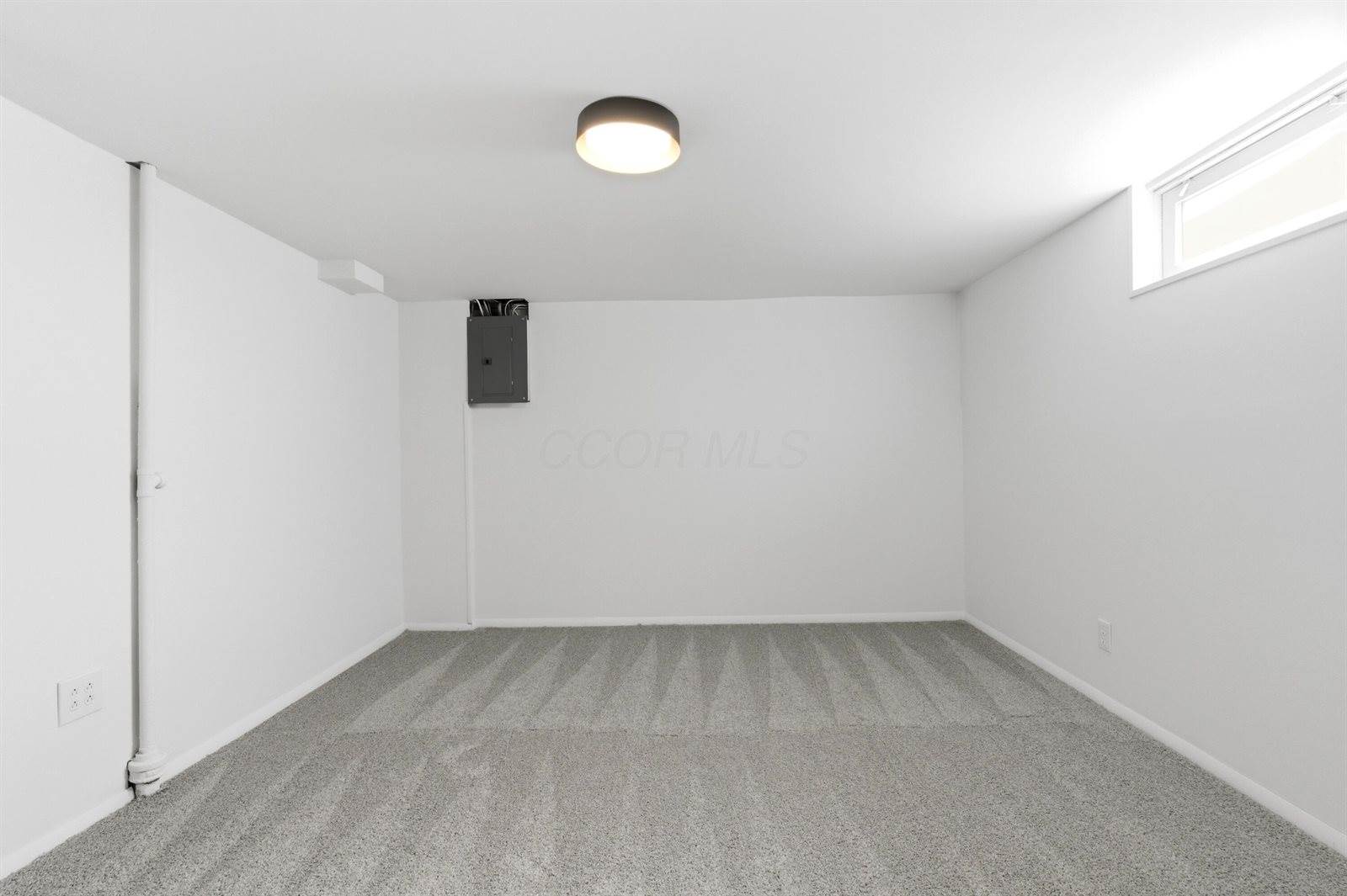 1884 Barnett Court West, Columbus, OH 43227