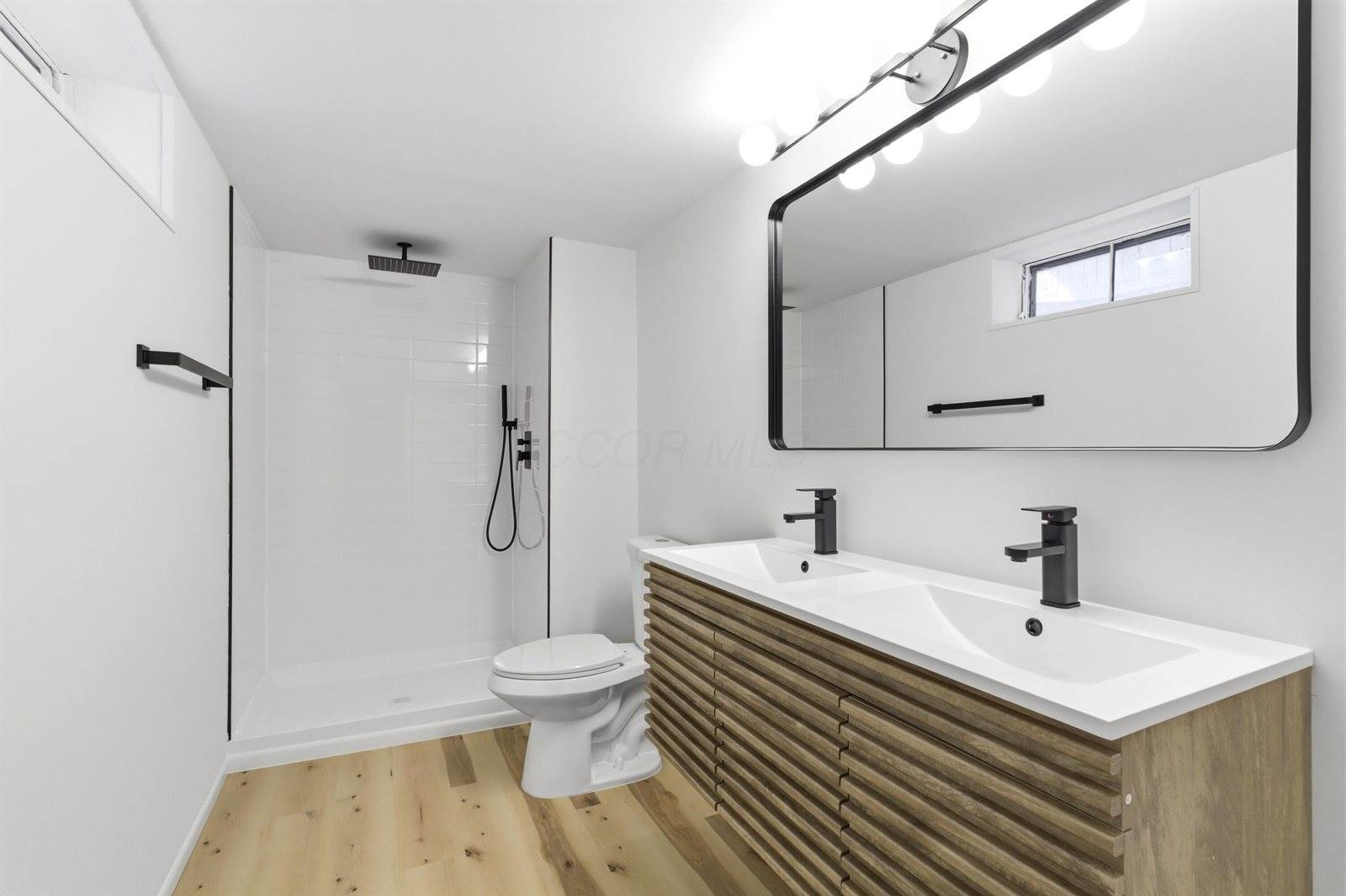 1884 Barnett Court West, Columbus, OH 43227