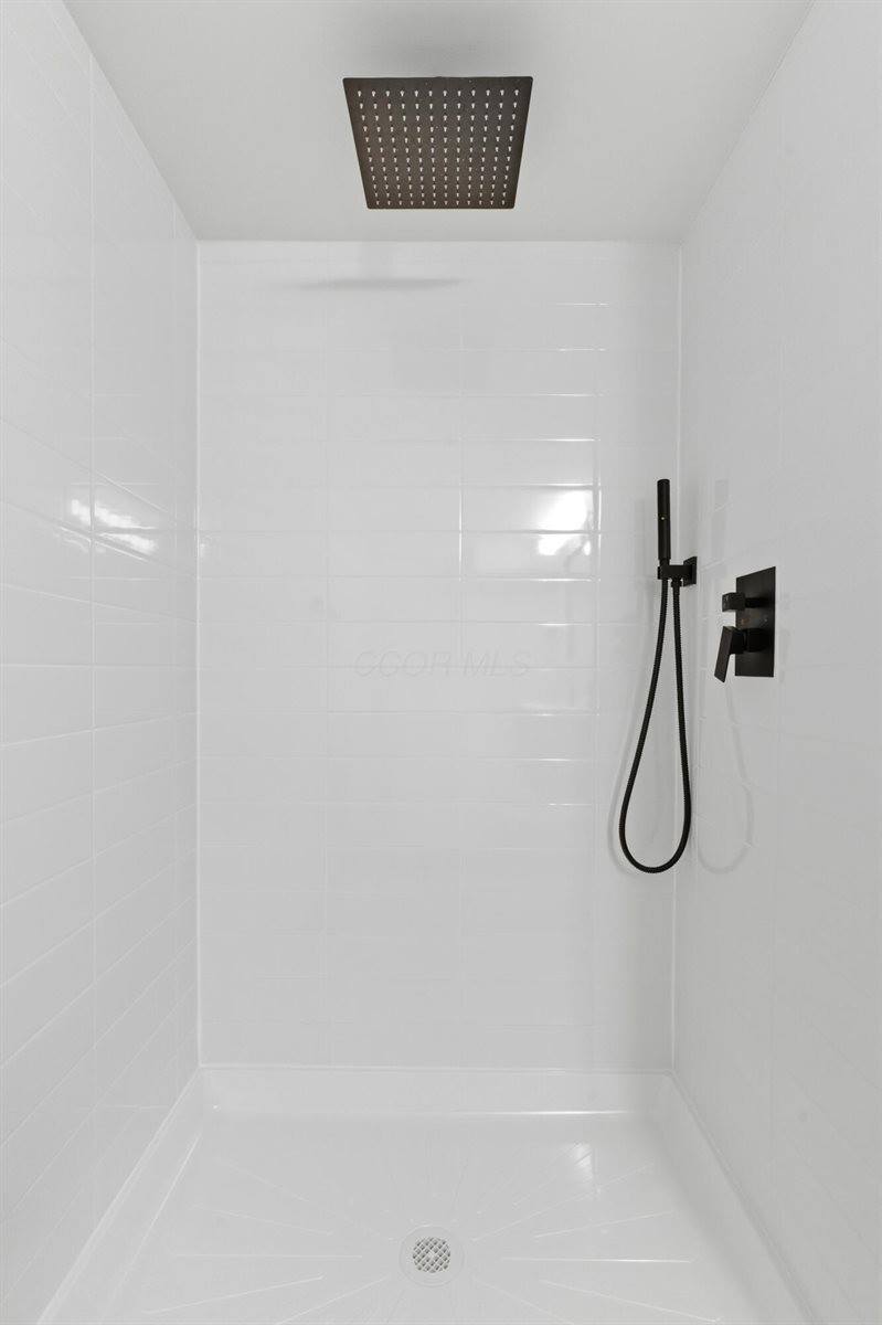 1884 Barnett Court West, Columbus, OH 43227