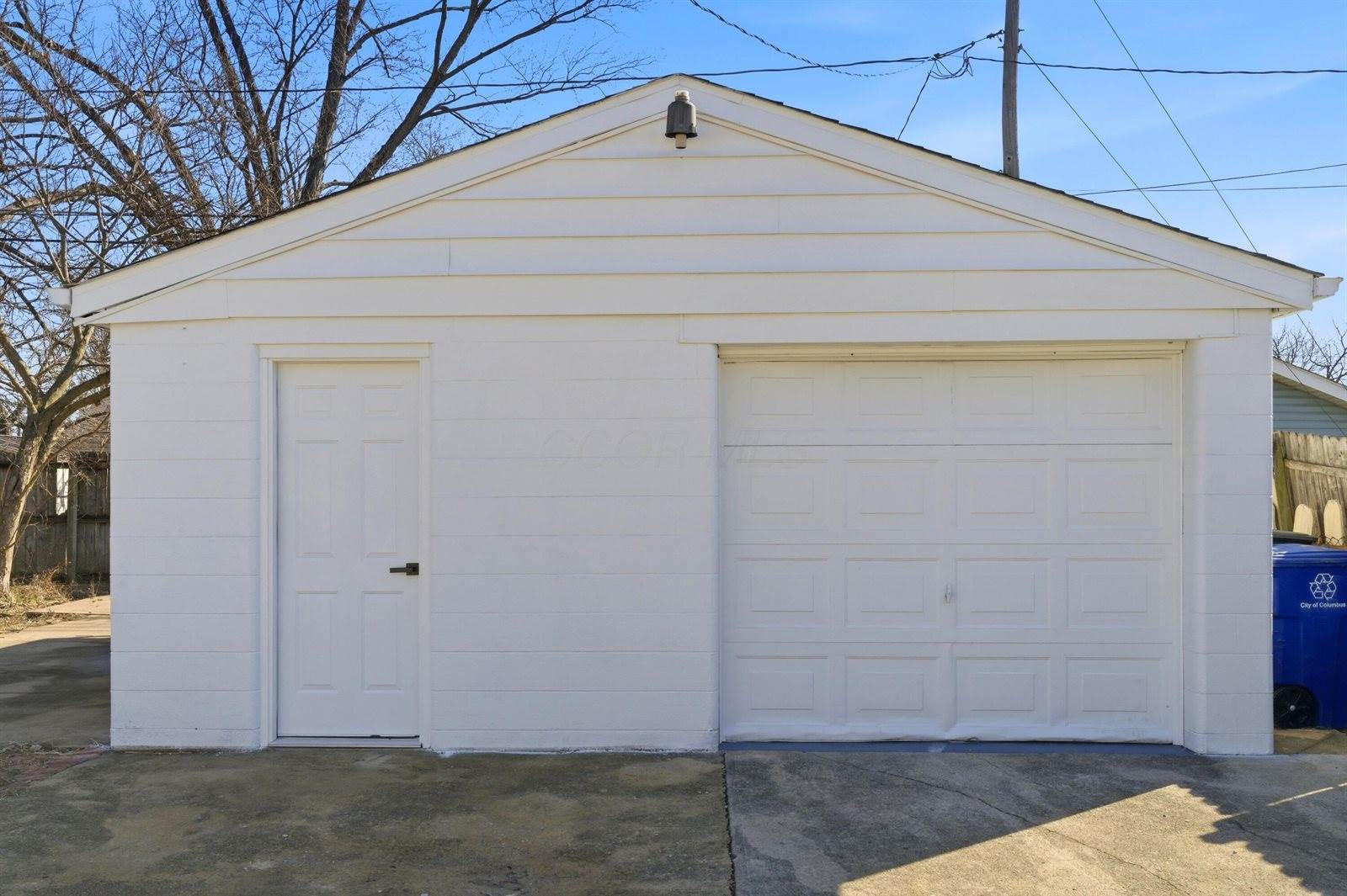 1884 Barnett Court West, Columbus, OH 43227