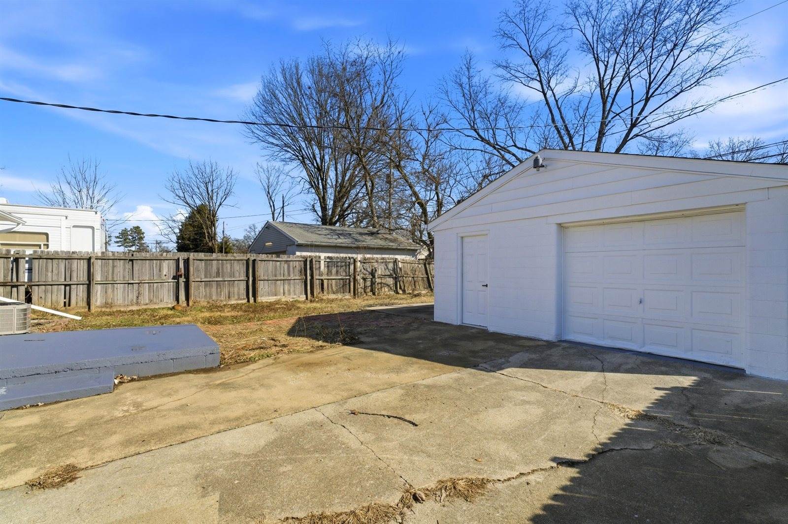 1884 Barnett Court West, Columbus, OH 43227