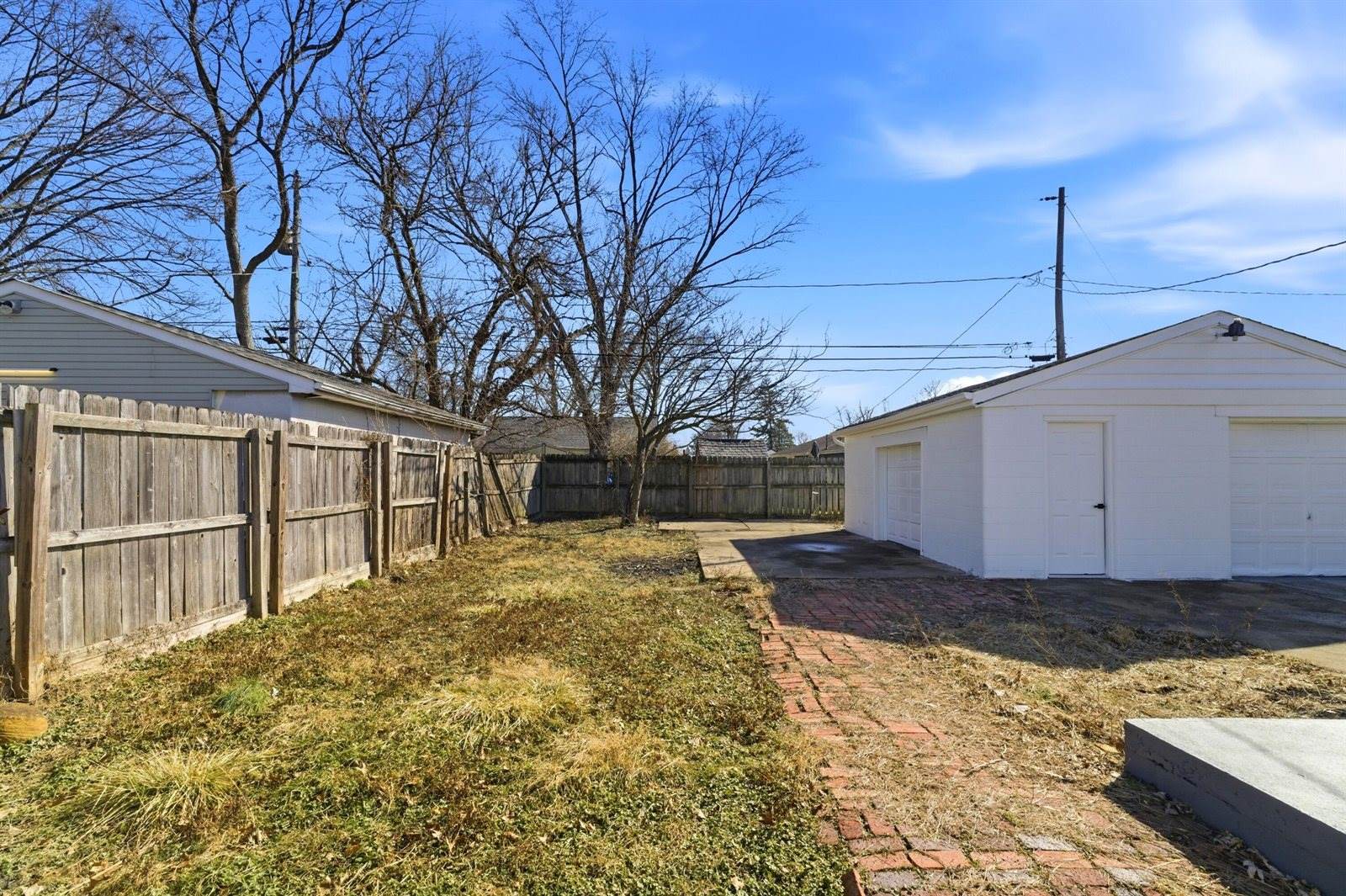 1884 Barnett Court West, Columbus, OH 43227