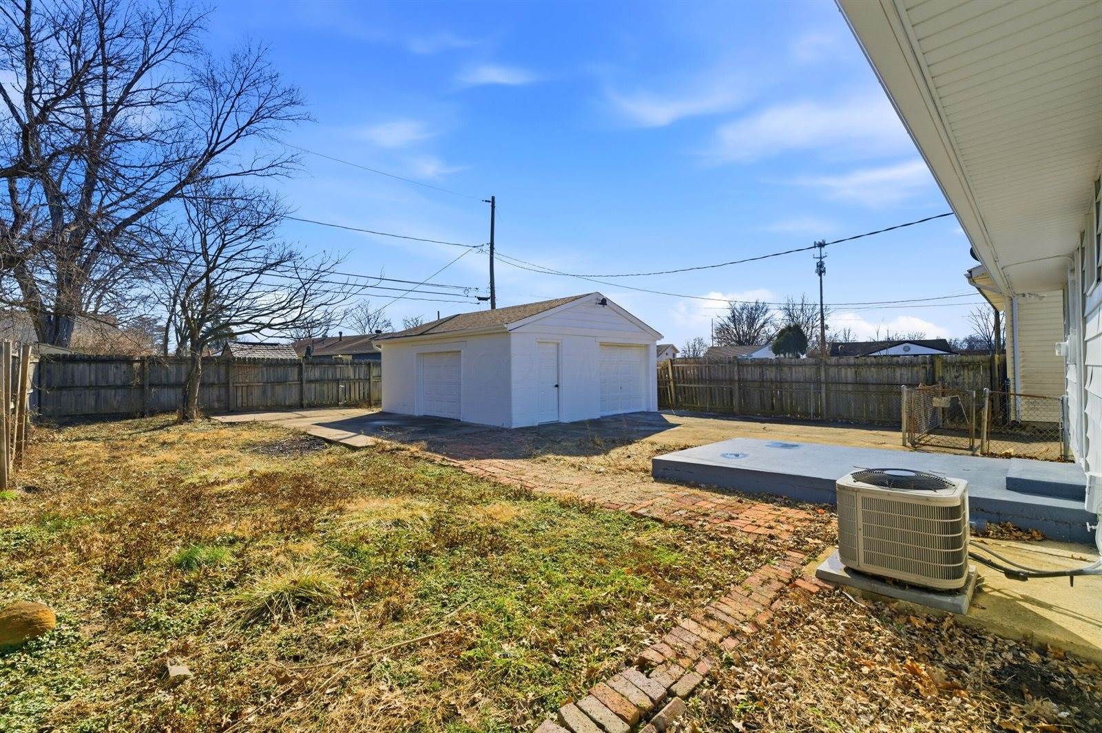 1884 Barnett Court West, Columbus, OH 43227