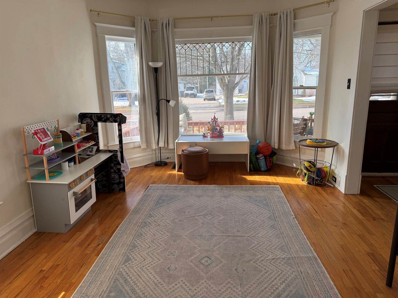 210 North Kalamazoo Avenue, Marshall, MI 49068