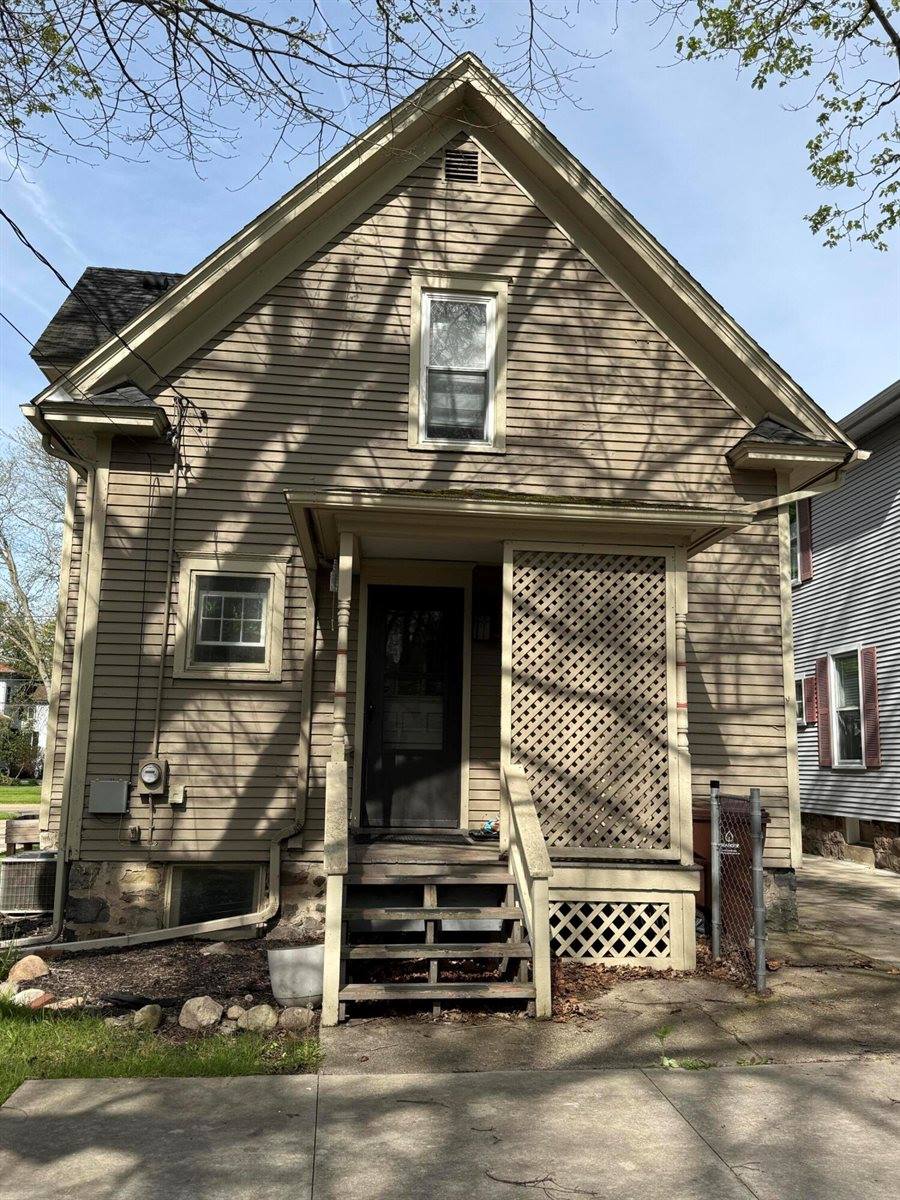 210 North Kalamazoo Avenue, Marshall, MI 49068