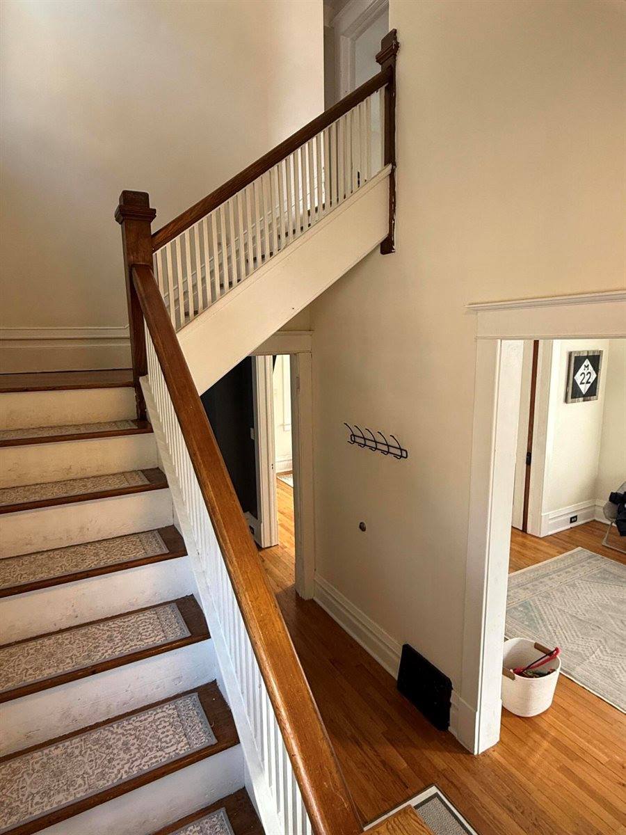 210 North Kalamazoo Avenue, Marshall, MI 49068